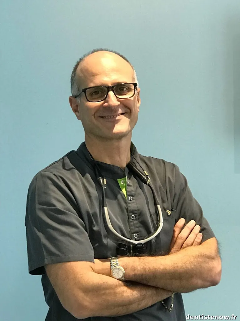 Docteur Laurent Corcos Chirurgien Dentiste Implantologie Parodontologie Greffes osseuses