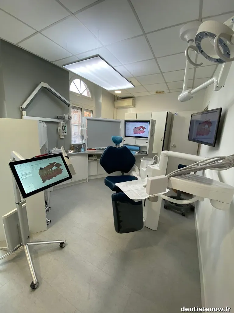 Dr Laurent ETZOL - Dentiste Muret