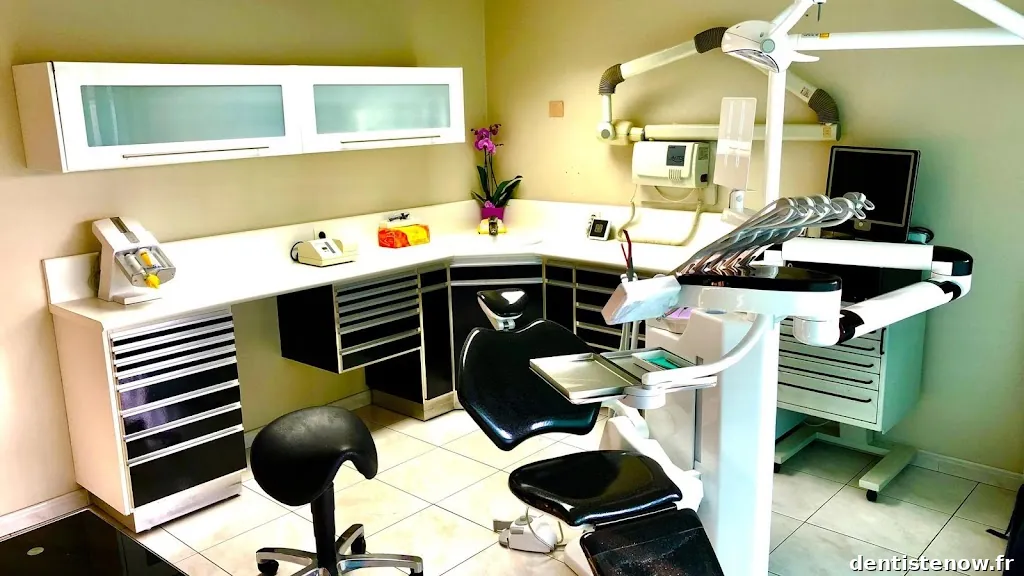 D´Haennens Nardjes-Chirurgien Dentiste