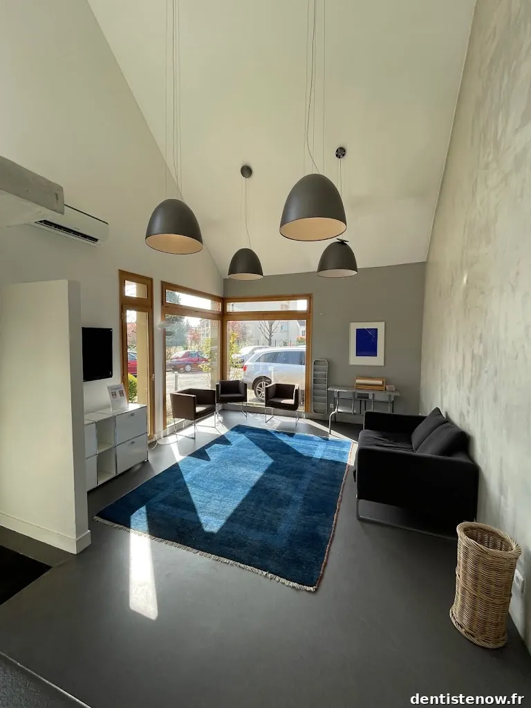 Cabinet dentaire du docteur Heintz. Dentisterie esthétique. Prevention. Implantologie.Soins.