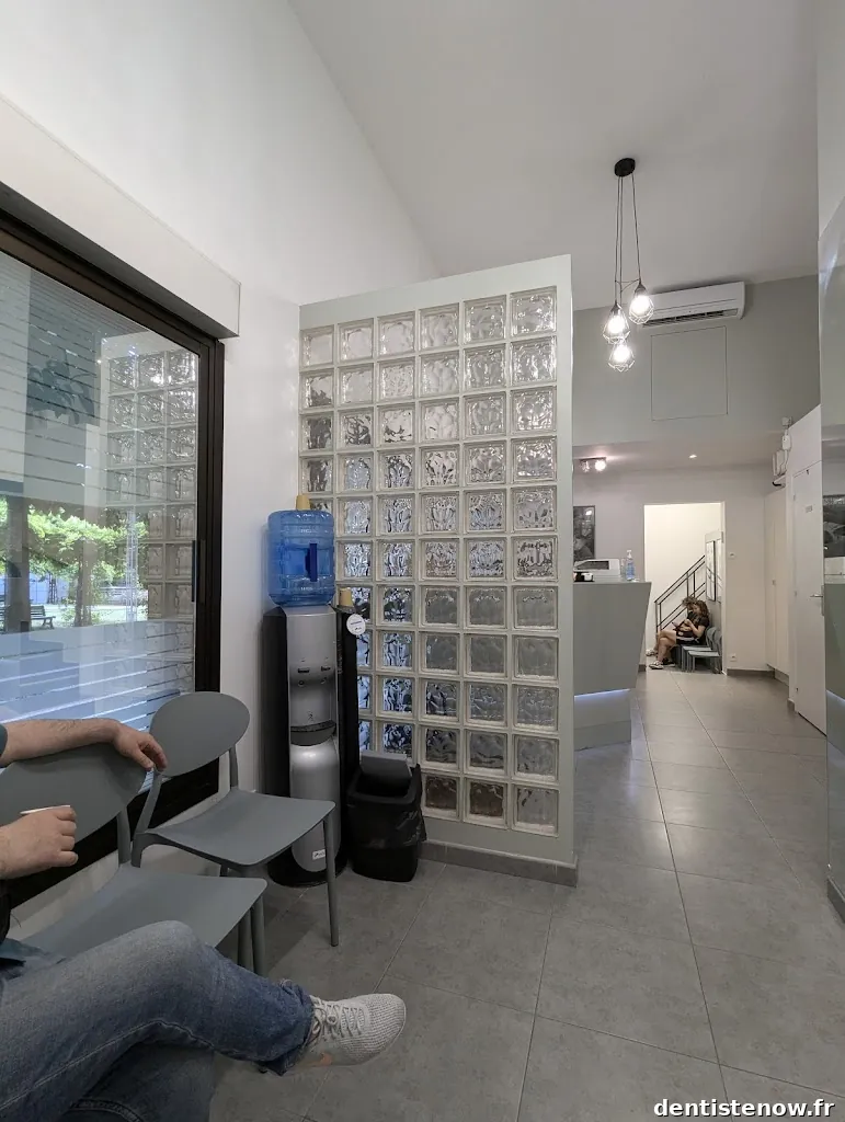 Cabinet dentaire : Dr NAKACHE Emmanuel - Dr TOLEDANO Olivia - Dr SOLTANI Dora - Dr HAAS Benjamin- Dr TEMAN Arthur