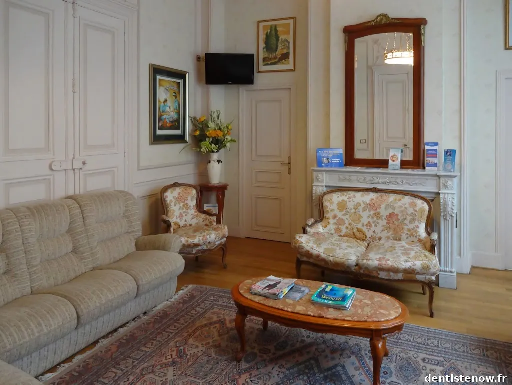 Docteur André FRANCOIS, chirurgien dentiste et docteur en chirurgie dentaire à Charleville-Mézières