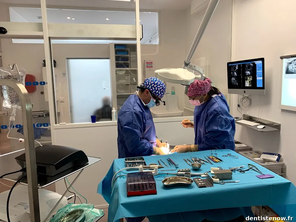 Nadir BCHIR, Docteur en Chirurgie Dentaire