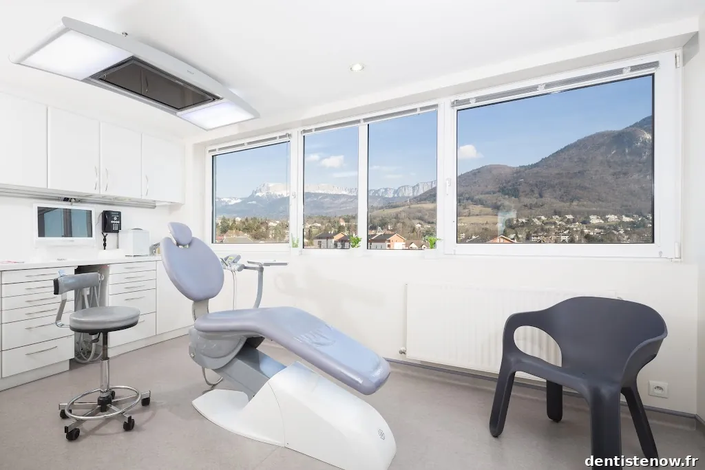 Dr Charline LAPERROUSAZ