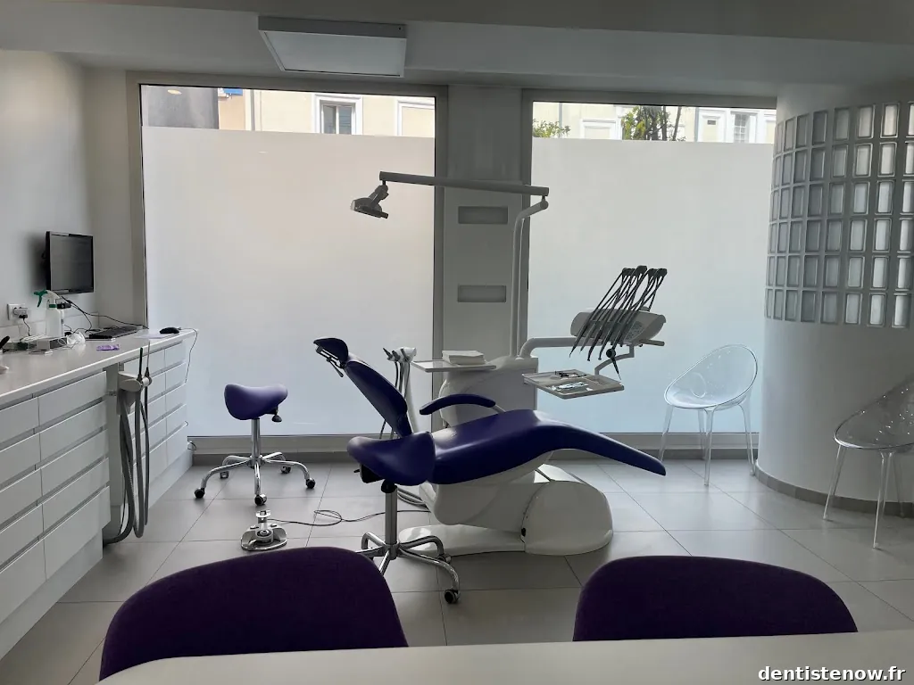 Dr Evelyne ZUBICKI - Orthodontiste qualifiée. Traitement Invisalign/Bagues Enfants/Adolescents/Adultes