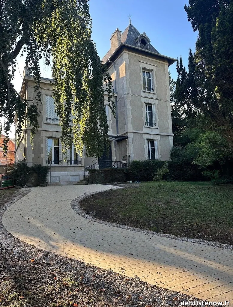 Dr Charlotte DROUI - Cabinet de Scarpone : Exercice limité à l'orthodontie