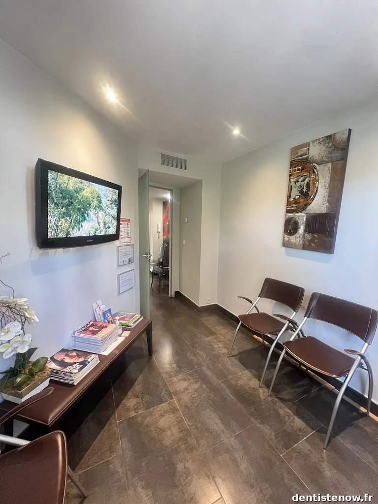 Docteur Nacera BOULAKJAR